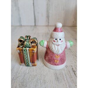 Santa Claus present salt‎ pepper shaker ceramic vintage xmas set